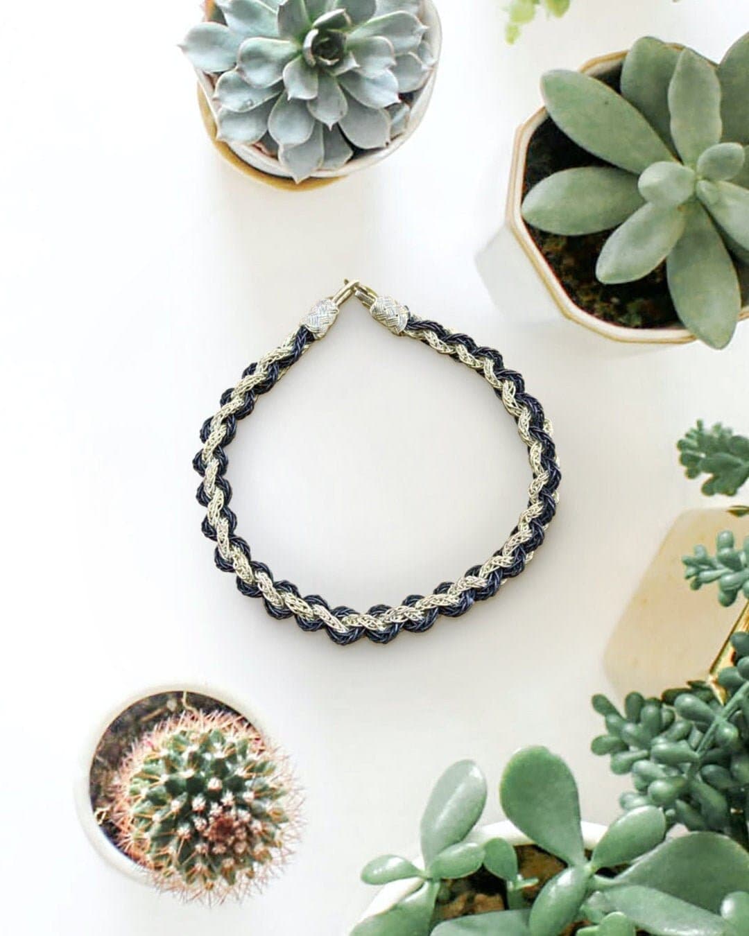 BLACK WHITE BRACELET, Classic Armlet Gift